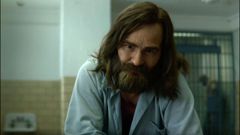 El actor Damon Herriman encarna a Charles Manson en la segunda temporada de la serie �Mindhunter�