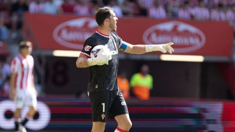 Rub�n Y��ez en la derrota del Sporting
