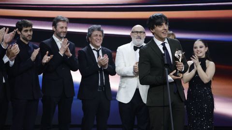 El equipo de �Yakarta� sube a recoger el premio a mejor serie dram�tica