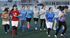 Las jugadoras del Monte Forte regresaron a la senda del triunfo en el Luis Bodegas. 