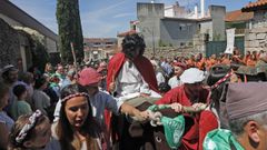Xan de Arz�a procesion� en Allariz