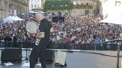Xabier D�az abri� el macroconcierto folk con la plaza abarrotada de p�blico