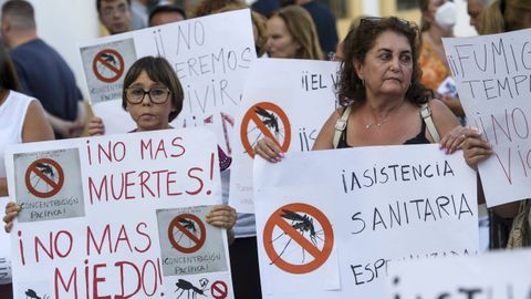 Manifestacin en Dos Hermanas (Sevilla) para pedir medidas contra el virus del Nilo