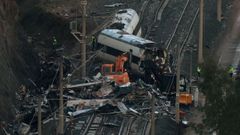 La Guardia Civil sigue buscando a dos posibles v�ctimas en la zona del accidente