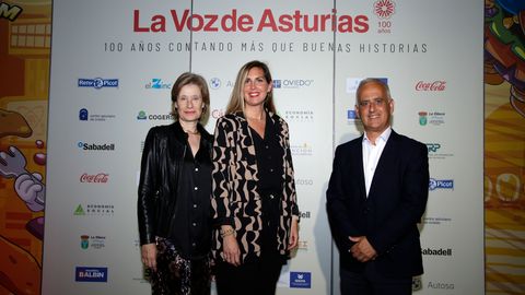 Mara Sande, Ane Epalza y Ramn Mendz, representantes de Coca-Cola en el noroeste