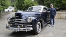 Alberto Garrido Martnez, presidente del Corua Veteran Car, con su Chevrolet clsico