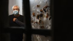 El artista Alberto Pena ocupa los espacios de las celdas de mujeres de O Vello C�rcere