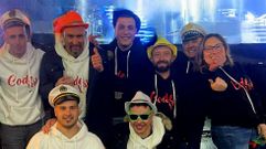 En la foto, de izquierda a derecha, empezando por arriba: Roberto Serto, Anxo S&aacute;nchez, Diego Neira, Suso Uzal, Dani Sanju&aacute;s y &Aacute;ngela Conde. Abajo, Arberto Romay y Mario Neira (con gafas de sol).