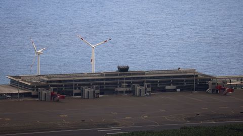 El aeropuerto de La Palma cubierto de ceniza, en una foto de hace dos das.