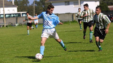 Un duelo entre el Celta Barreiros y el Roupar en O Cascabeiro, en el 2001.