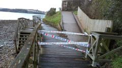 La Polic�a Local coloc� cintas para impedir el acceso al paseo