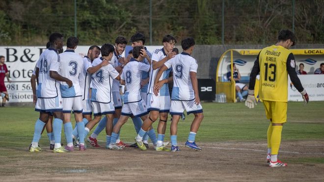 El Compostela, en el partido amistoso del Juan Baleato ante el UD Ourense.