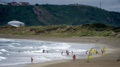 Playa de San Juan de Nieva, en Salinas. ARCHIVO