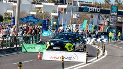 El equipo viveirense, en su Hyundai Kona eléctrico durante el Eco Rali de Oeiras.