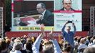 �mnium Cultural plant� una pantalla gigante al pie del Arco del Triunfo de Barcelona para seguir la intervenci�n de los acusados a trav�s de la se�al de TV3