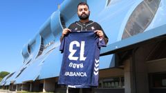 Hugo Guezeta en Bala�dos tras salir su canci�n  Radu Radu . M�sico, rapeiro e cantante galego de Ponteareas.