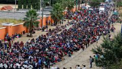 Caravana de inmigrantes hondure�os bloqueados en Guatemala