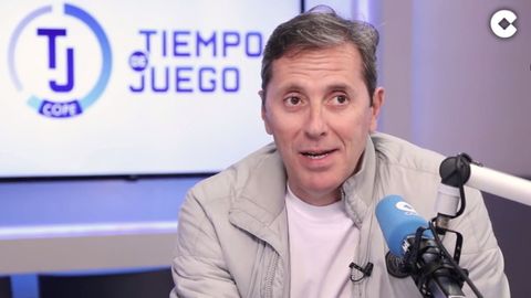 El periodista deportivo de la Cadena Cope Paco Gonzlez durante una entrevista