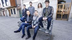 Los hermanos Ihab y Mustafa Abdulkader, con Maite y Sara, Samer y Fadi, ayer en Pontevedra. 