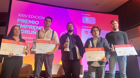 De izquierda a derecha, Ana Mar�a Prieto, David Varela, Mart�n �lvarez, Santiago Gonz�lez y V�ctor Lama, emprendedores reconocidos por la Asociaci�n de J�venes Empresarios (AJE) en sus premios anuales