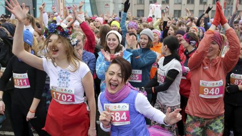 Mujeres participan en la �carrera de la belleza� con motivo del D�a Internacional de la Mujer. 