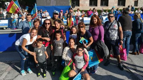 Grupo de peruanos de la hermandad seor de los Milagros, de Castelln