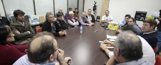 Los cunicultores gallegos est�n cansados de solicitar apoyo en los despachos y ayer en Lal�n acordaron salir a la calle y hacerse oir. 