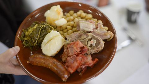 La primera de las citas gastron�micos consistir� en un cocido completo