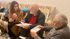 Lara M�ndez, con vecinos de los barrios de A Milagrosa y Feijoo