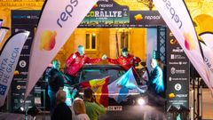 Cubi y Shirley, en la salida del Repsol EcoRallye A Coru�a.