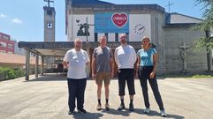 Korn�l, segundo por la izquierda, con Garc�a Gondar y acompa�antes. 