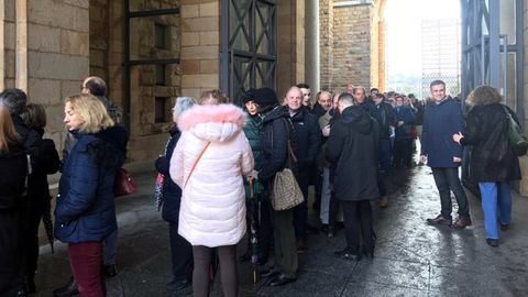 Largas colas en Laboral para acceder al homenaje a Areces