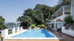 La propiedad de Redondela que pondr� en el mercado disfruta de piscina y un embarcadero propio.