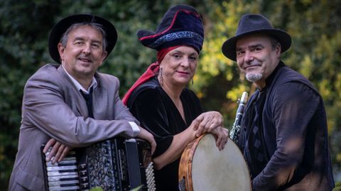 El trío Tres Pesos, con la voz de Felisa Segade