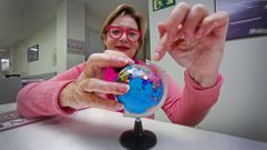 Mar�a Dolores, una profesora jubilada de Pontevedra que va a partir en unos d�as en un viaje en grupo y en autocar a Roquetas de Mar. 