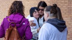 La madre del joven desaparecido recibe el apoyo de los voluntarios que participan en la bsqueda