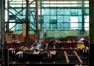 Obras de puesta a punto del carro, que ya est� en el varadero, para montar el atunero.