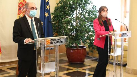 El presidente de Aragón, Javier Lambán, y la consejera de Sanidad, Silvia Ripolles, presentaron las medidas