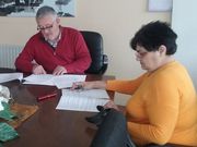 El alcalde firm� el convenio con la presidenta de la asociaci�n Xiria.