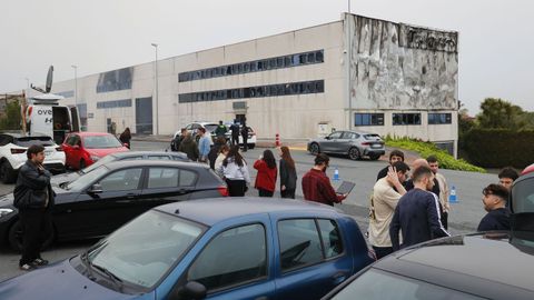 Muchos empleados acudieron hasta la nave a primera hora de la ma�ana 