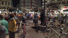 Participantes en la bicicletada por el clima en Gij�n, antes del inicio del recorrido