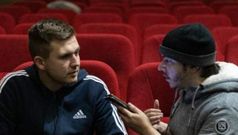 Pablo Medina, durante la entrevista a un ucraniano que se instru�a para combatir en Le�polis.