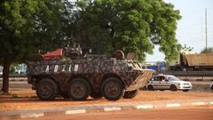 Un carro blindado patrulla por las calles de Niamey, la capital de N�ger.