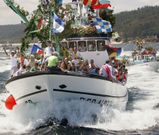 <span lang= es-es >Corcubi�n y Corme</span>. Adem�s de Camari�as, Corcubi�n y Corme, otras dos localidades de honda tradici�n marinera tambi�n celebraron ayer las fiestas del Carmen, con procesi�n mar�tima, oficios religiosos y, sobre todo, un d�a para disfrutar de la camarader�a. 