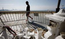 La ca�da de una rama se llev� por delante un tramo de la hist�rica balaustrada del parque.