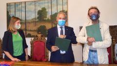 La diputada Pilar Garc�a Porto, Tom� y Real, en la firma del convenio