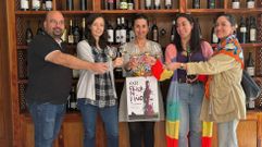 Javier Brasa, Raquel F. Cruz, Patricia de Andrés, Verónica Civeira y Sherezade Núñez con el cartel elegido.