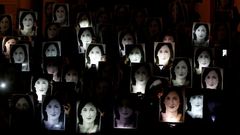 Im�genes de la periodista maltesa Daphne Caruana Galizia, durante una protesta por su asesinato, en La Valetta