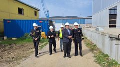 Abalde y el almirante del Arsenal, a la derecha de la imagen, visitando las obras. 