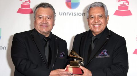 Mejor �lbum Tropical Tradiciona: Arturo Ortiz y Antonio To�o M�ndez, de la orquesta Sonora